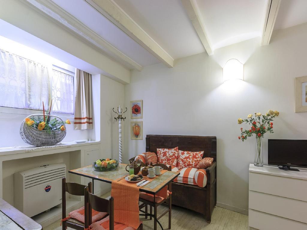 Trust-Trastevere Rome Bilik gambar